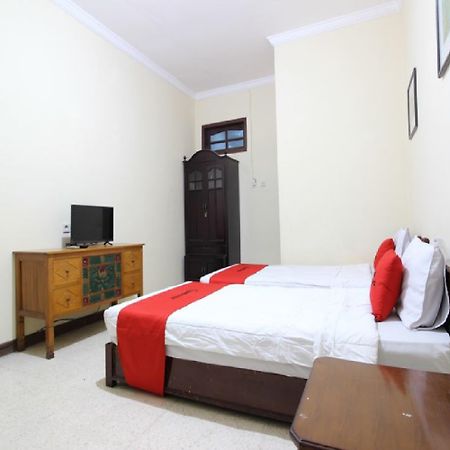 Reddoorz @ Mantrijeron 2 Hotell Yogyakarta Exteriör bild