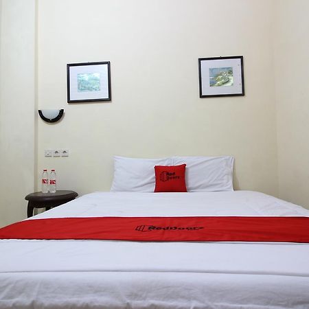 Reddoorz @ Mantrijeron 2 Hotell Yogyakarta Exteriör bild