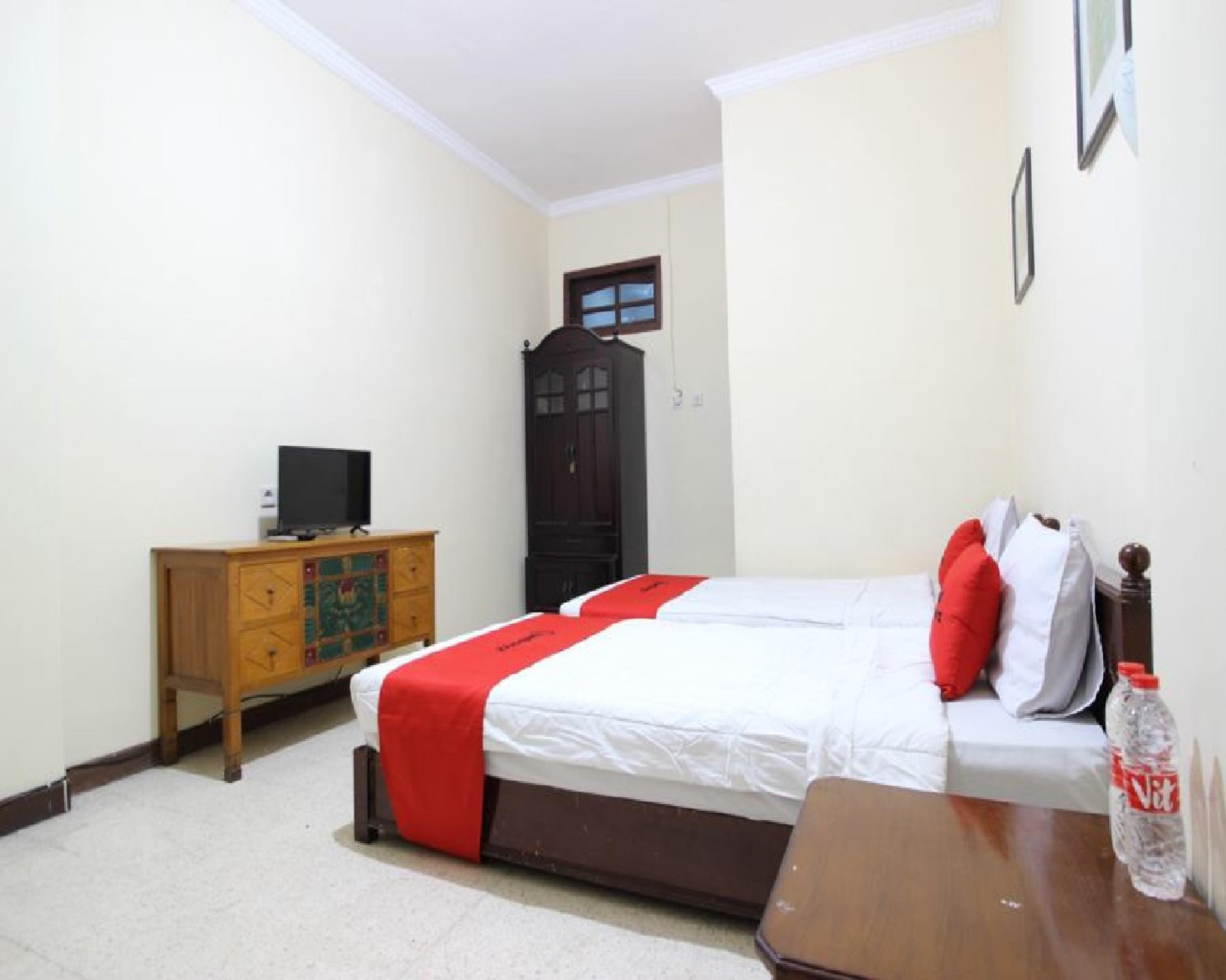 Reddoorz @ Mantrijeron 2 Hotell Yogyakarta Exteriör bild