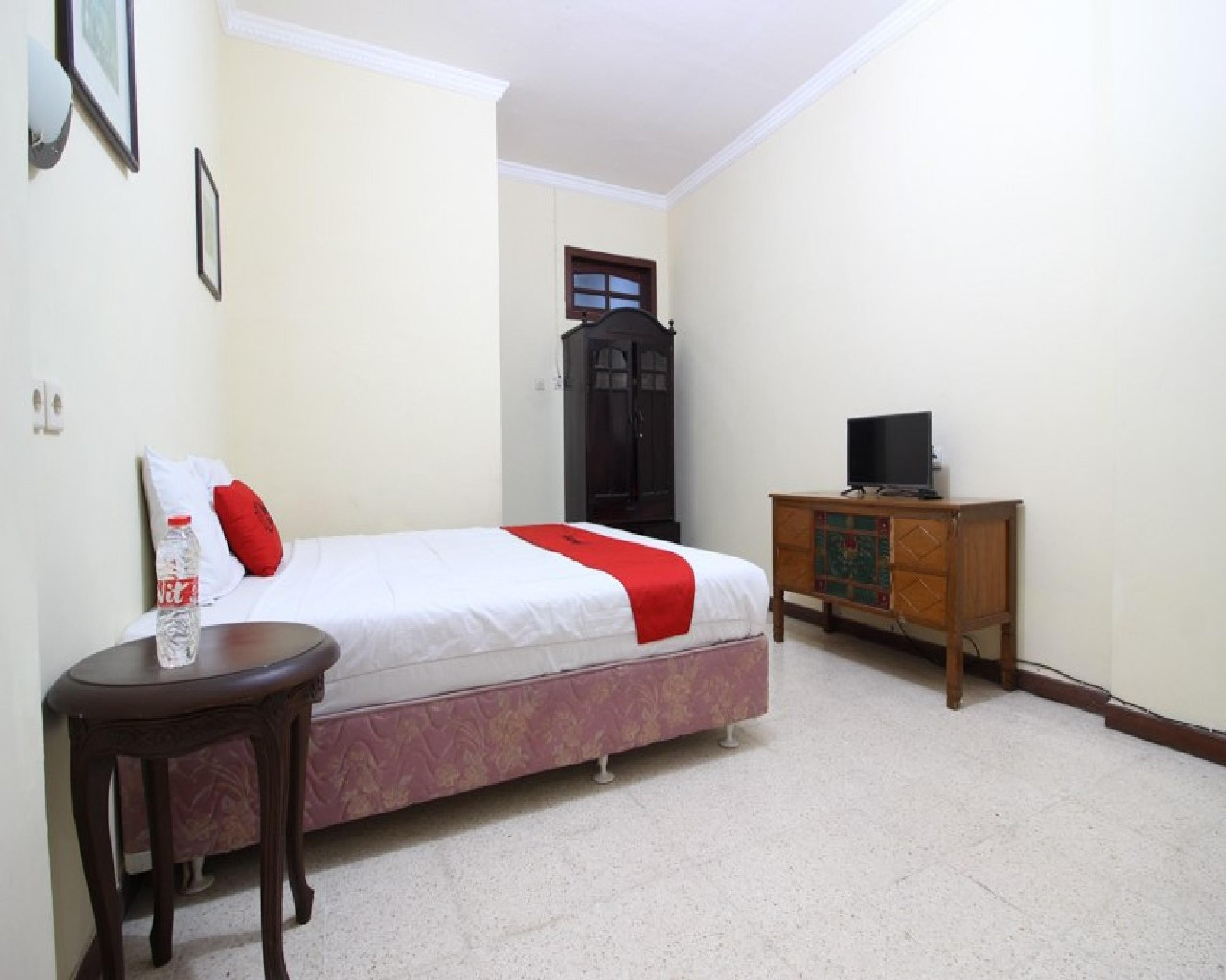 Reddoorz @ Mantrijeron 2 Hotell Yogyakarta Exteriör bild