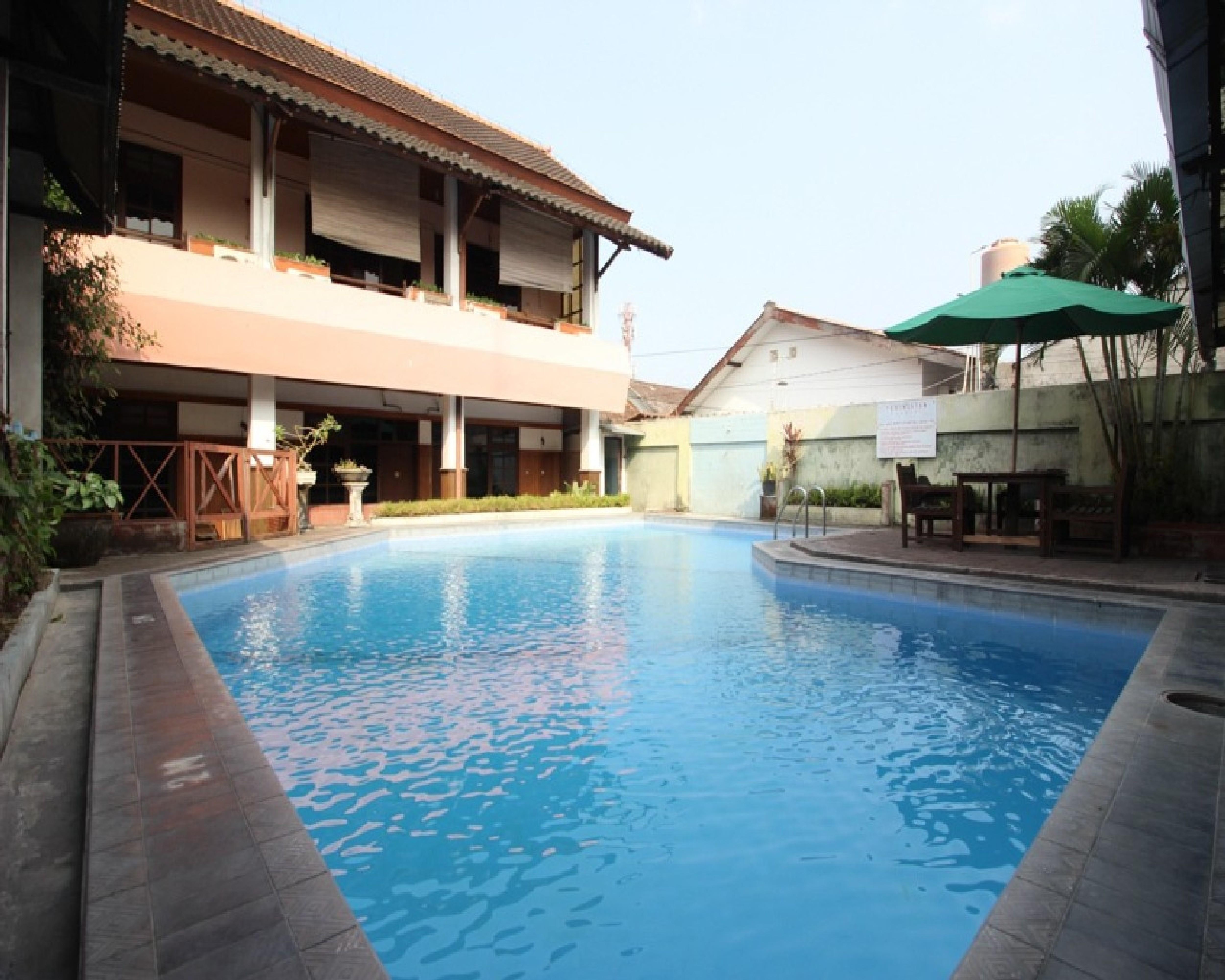 Reddoorz @ Mantrijeron 2 Hotell Yogyakarta Exteriör bild