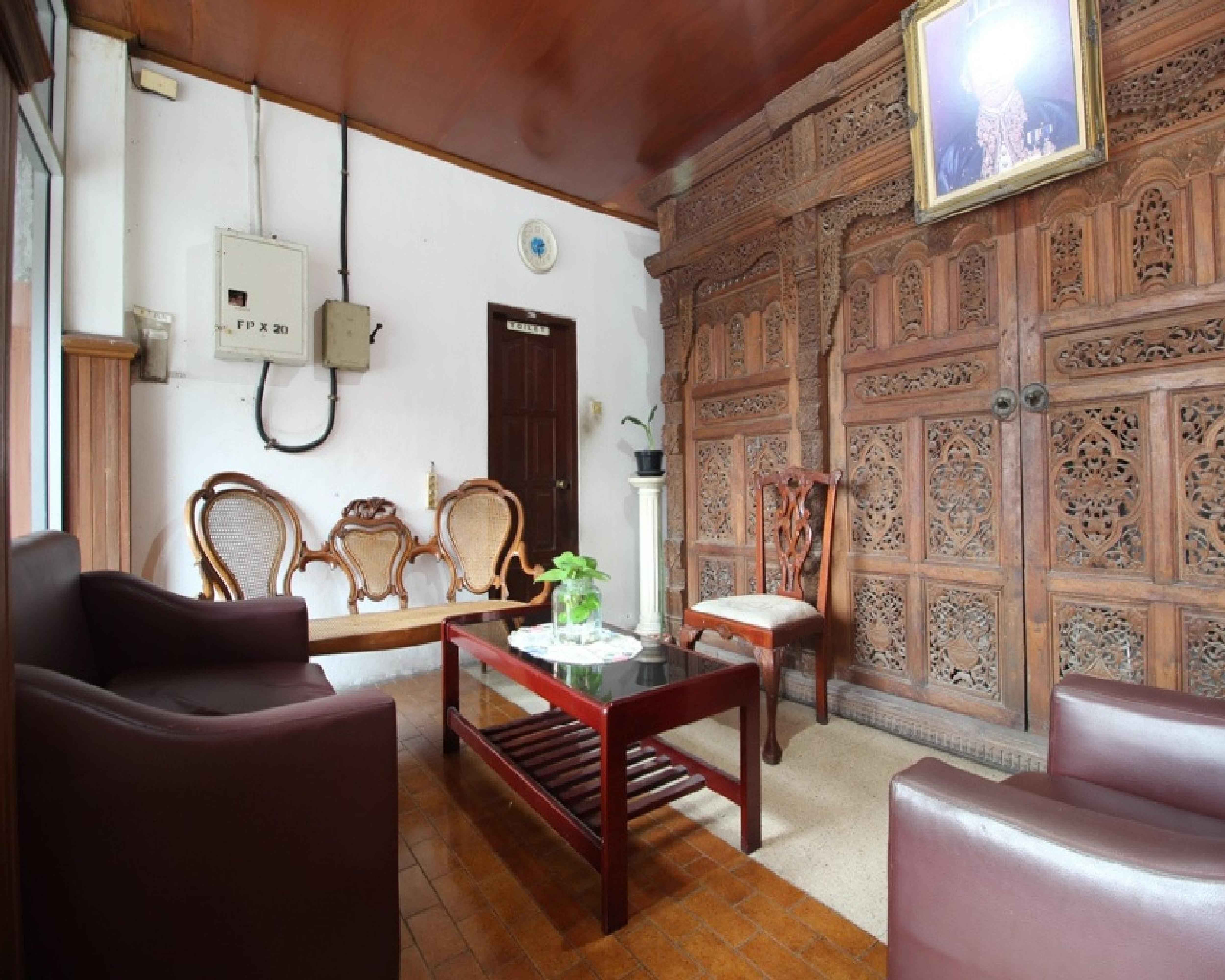 Reddoorz @ Mantrijeron 2 Hotell Yogyakarta Exteriör bild