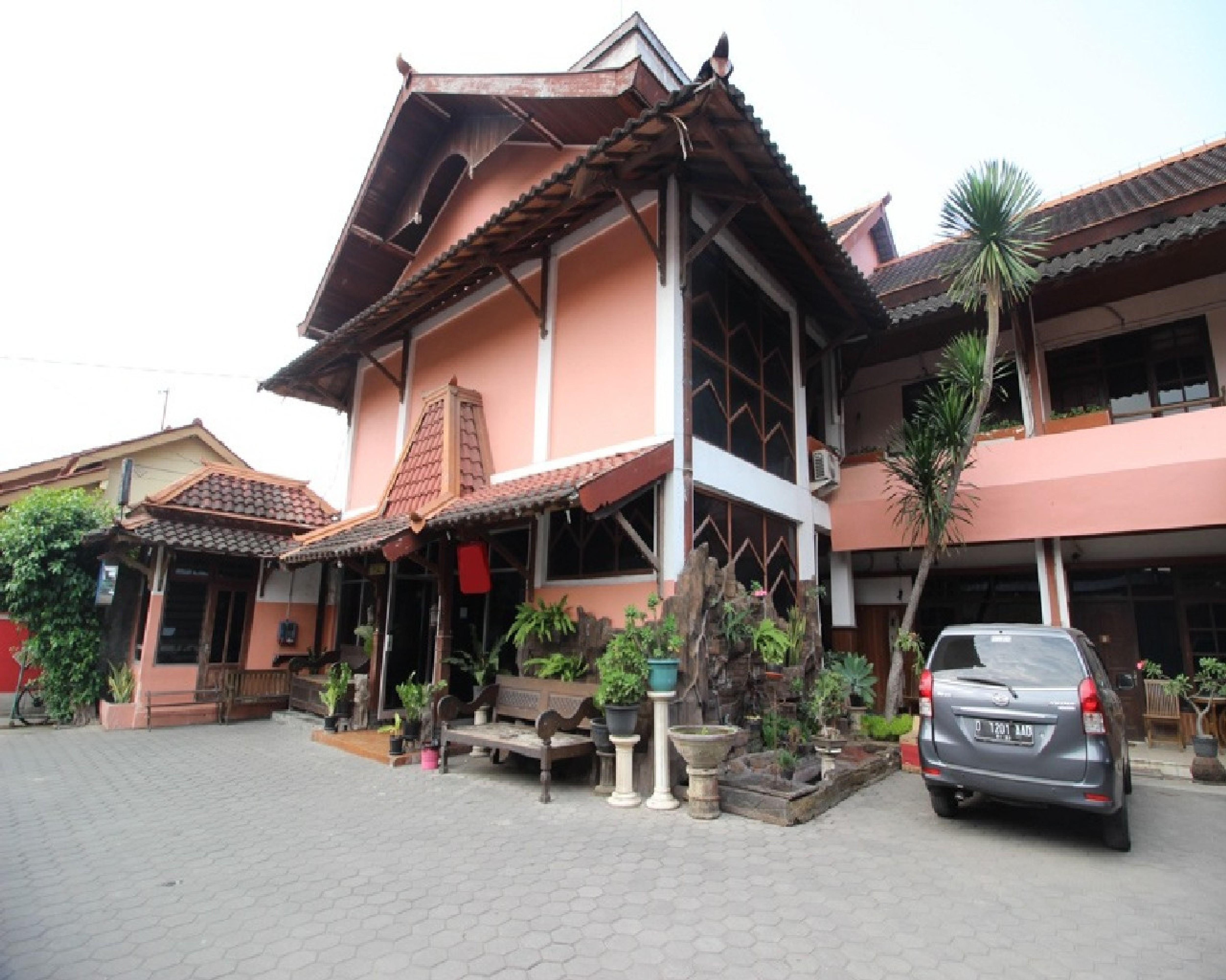 Reddoorz @ Mantrijeron 2 Hotell Yogyakarta Exteriör bild