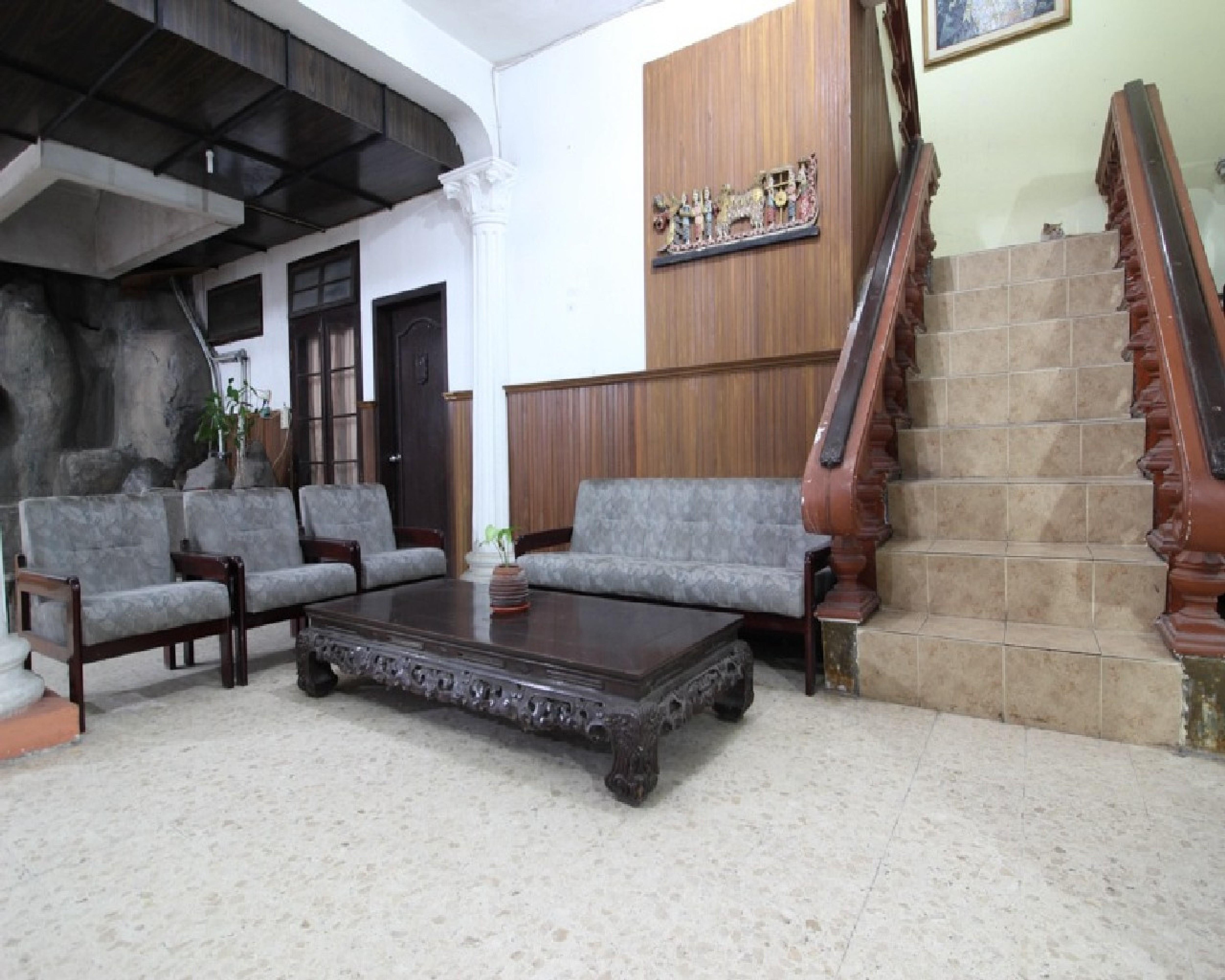 Reddoorz @ Mantrijeron 2 Hotell Yogyakarta Exteriör bild