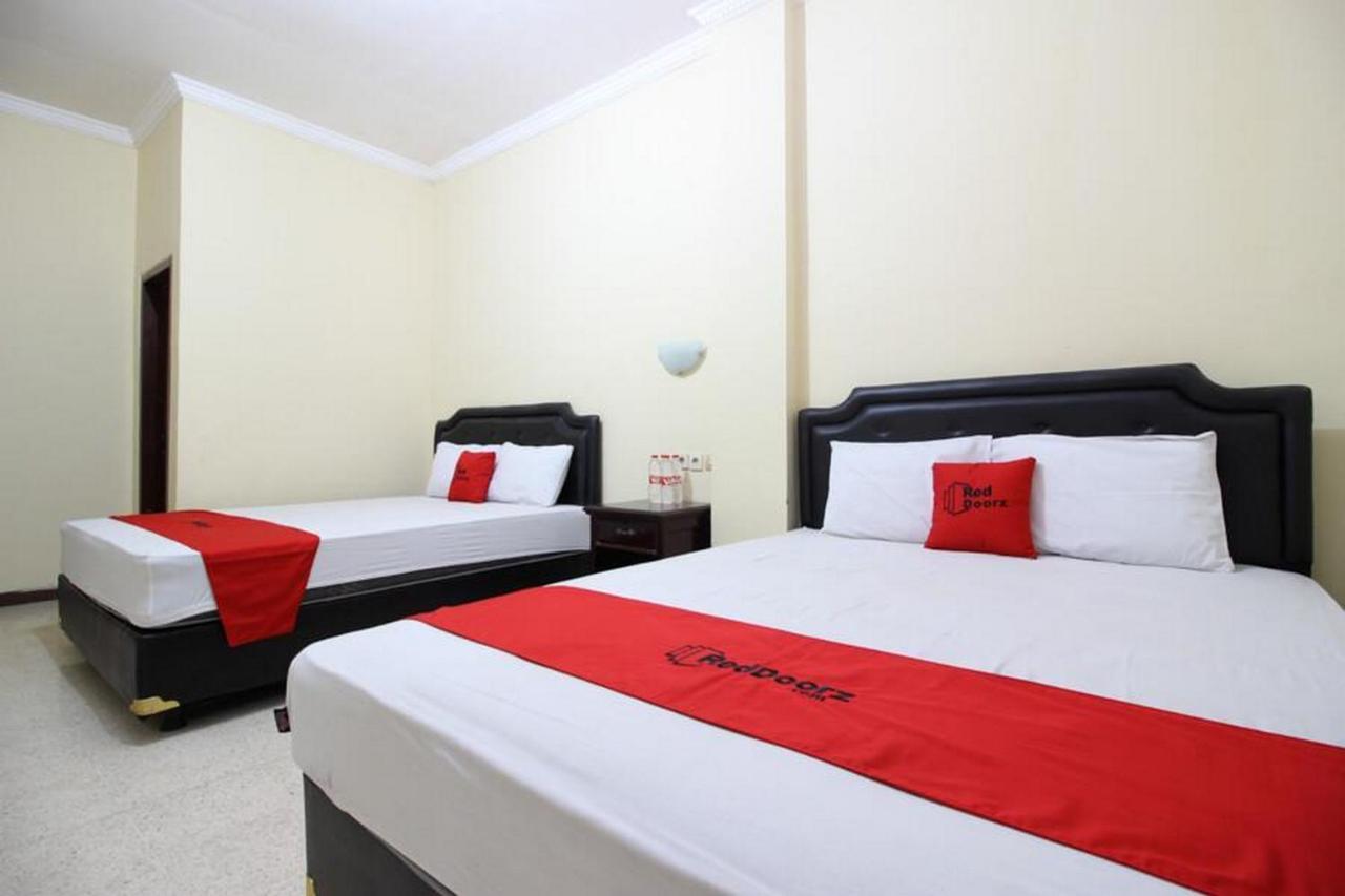 Reddoorz @ Mantrijeron 2 Hotell Yogyakarta Exteriör bild