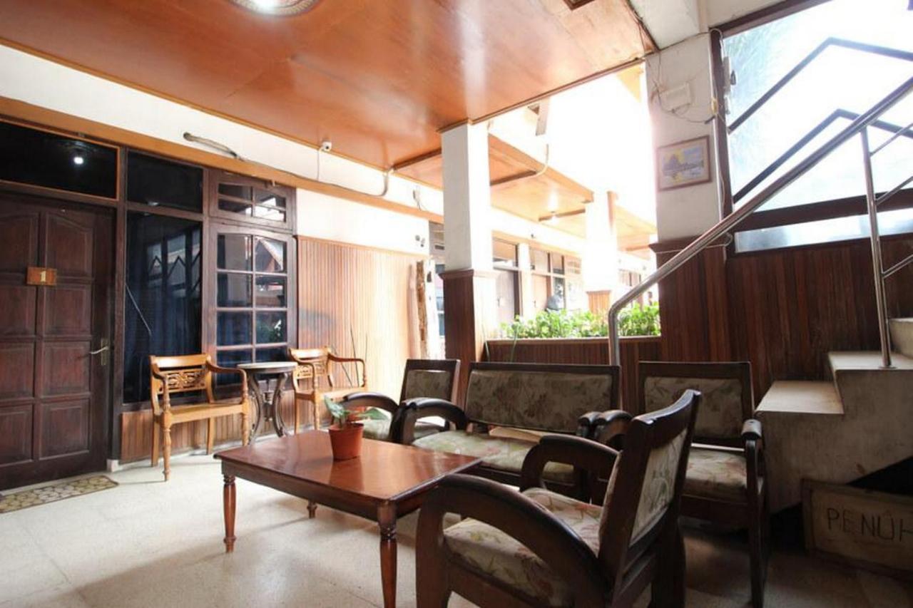Reddoorz @ Mantrijeron 2 Hotell Yogyakarta Exteriör bild