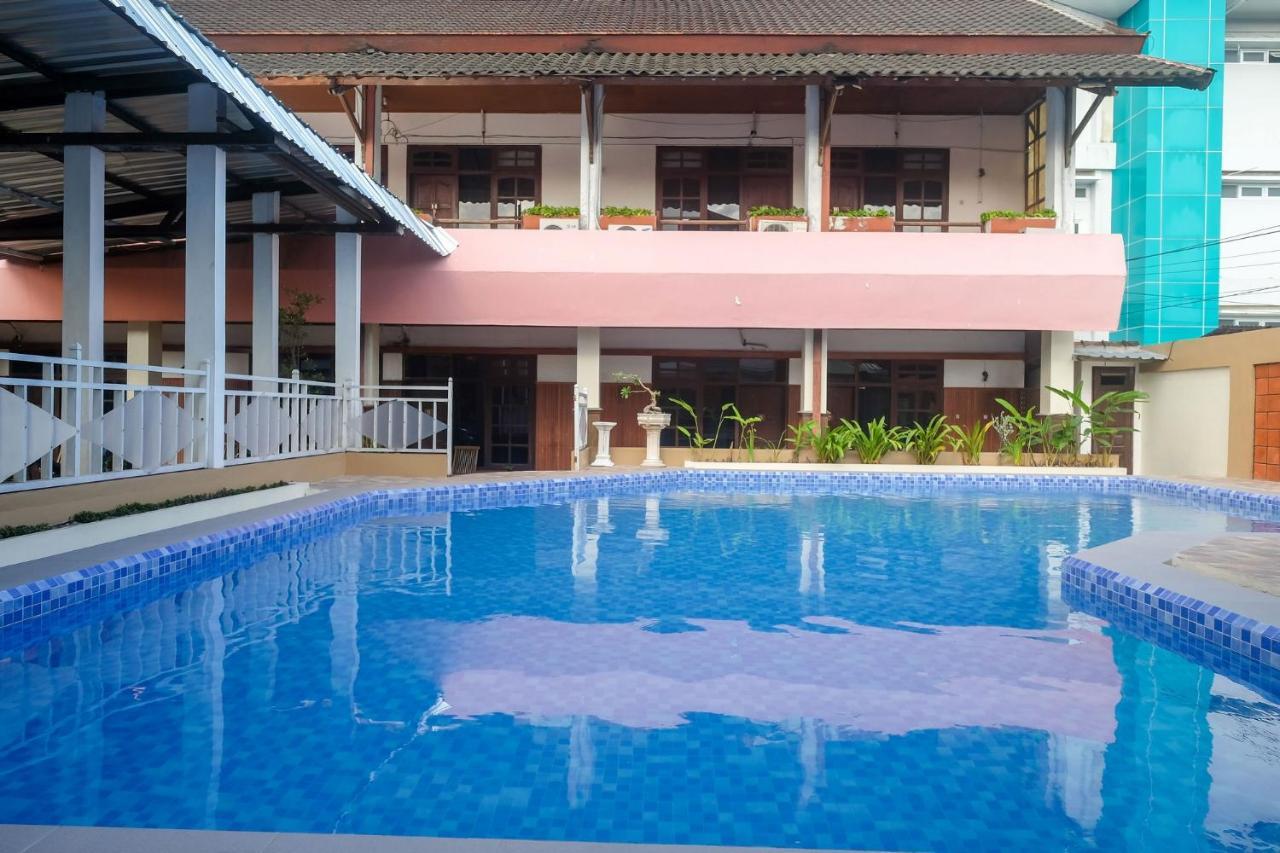 Reddoorz @ Mantrijeron 2 Hotell Yogyakarta Exteriör bild