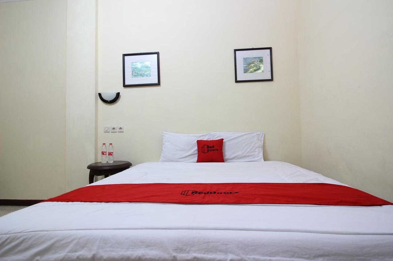 Reddoorz @ Mantrijeron 2 Hotell Yogyakarta Exteriör bild