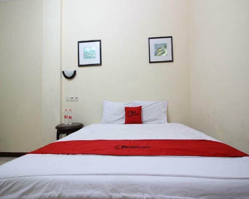 Reddoorz @ Mantrijeron 2 Hotell Yogyakarta Exteriör bild